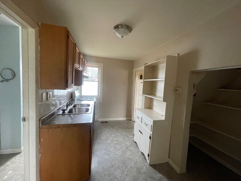 More Photos Of 5 N Eagle St, New Buffalo Apartments For Sale