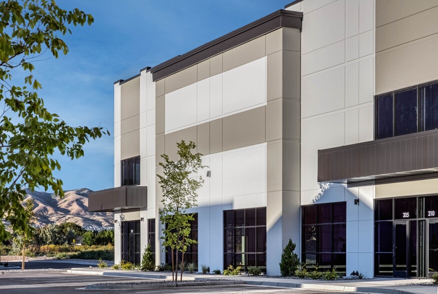 More Photos Of 593-689 N Saratoga Rd, Saratoga Springs Unknown For Lease