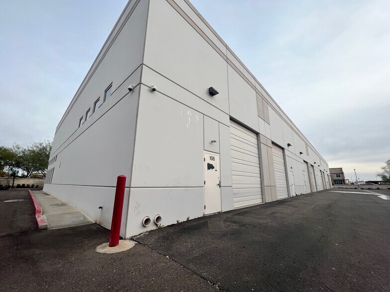 More Photos Of 2222 W Parkside Ln, Phoenix Research And Development For Lease