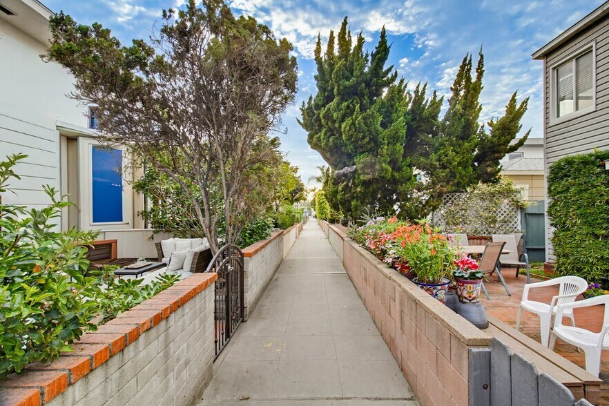 More Photos Of 829 Avalon Ct, San Diego Apartments For Sale