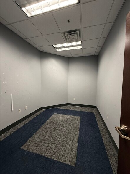 More Photos Of 110-301 N Adams St, Green Bay Office Residential For Lease