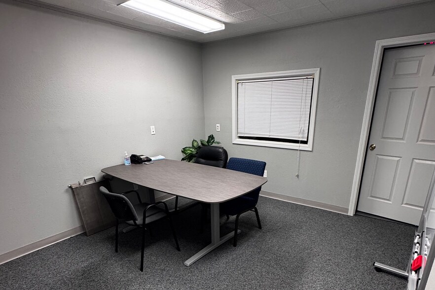 More Photos Of 8527 W Monroe Rd, Houston Warehouse For Sale