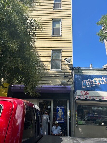 More Photos Of 139 Maujers St, Brooklyn Storefront For Sale