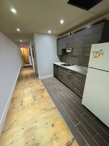 More Photos Of 453 Brant St, Burlington Storefront Retail Residential For Sale