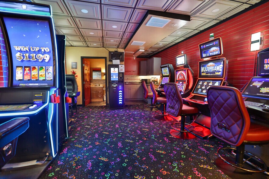 More Photos Of 1103 E Acton Ave, Wood River General Retail For Sale