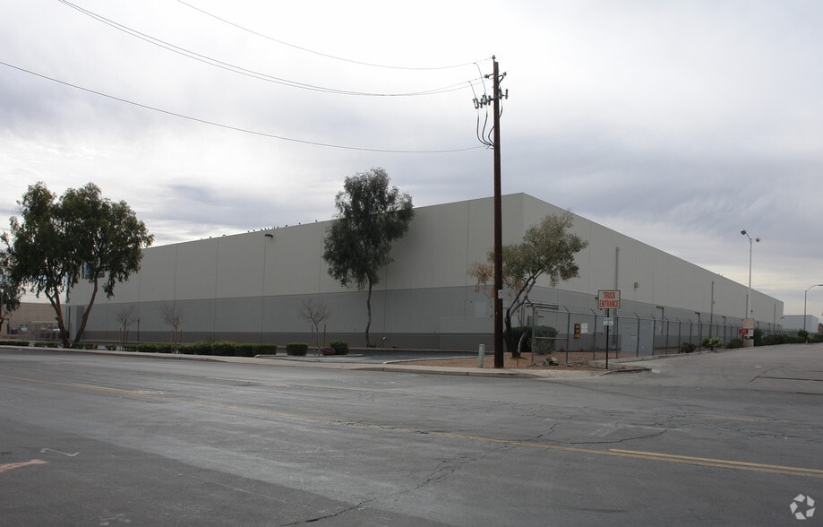 More Photos Of 808-820 W Geneva Dr, Tempe Warehouse For Lease
