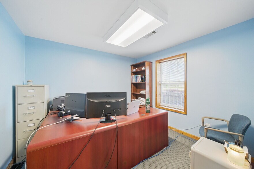 More Photos Of 421 Jones Rd, Highlands Warehouse For Lease