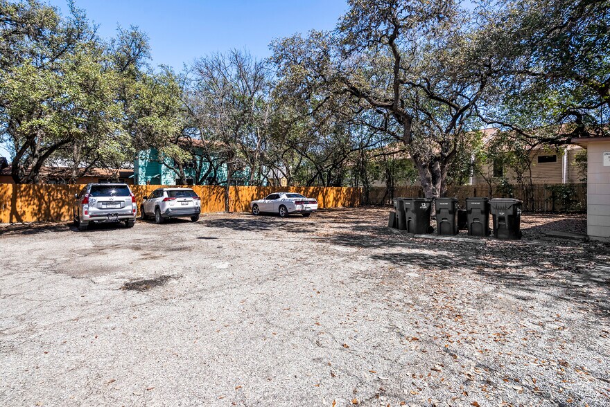 More Photos Of 2411 S 5th St, Austin Apartments For Sale