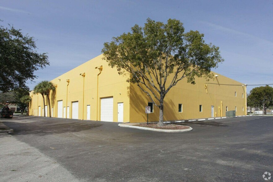 More Photos Of 1100 S Powerline Rd, Deerfield Beach Showroom For Sale