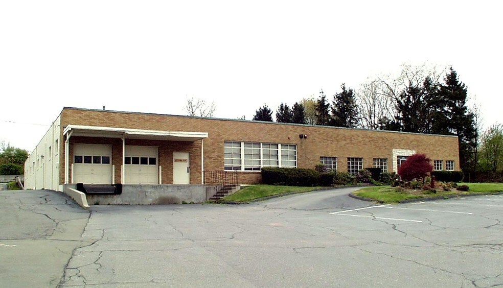 More Photos Of 273 Indian River Rd, Orange Warehouse For Lease
