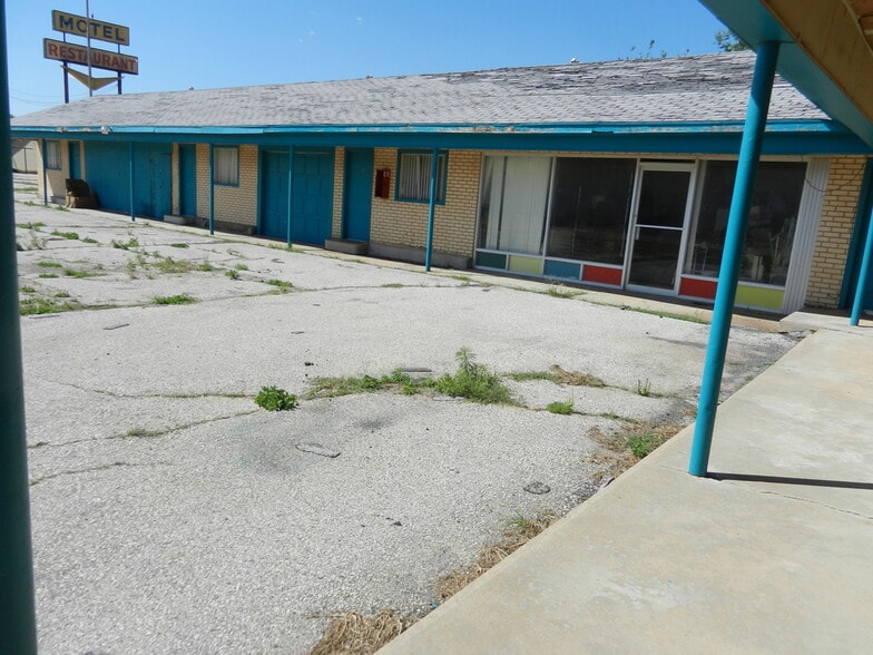 More Photos Of 14000 E Business 40 St, Mclean Hotel For Sale