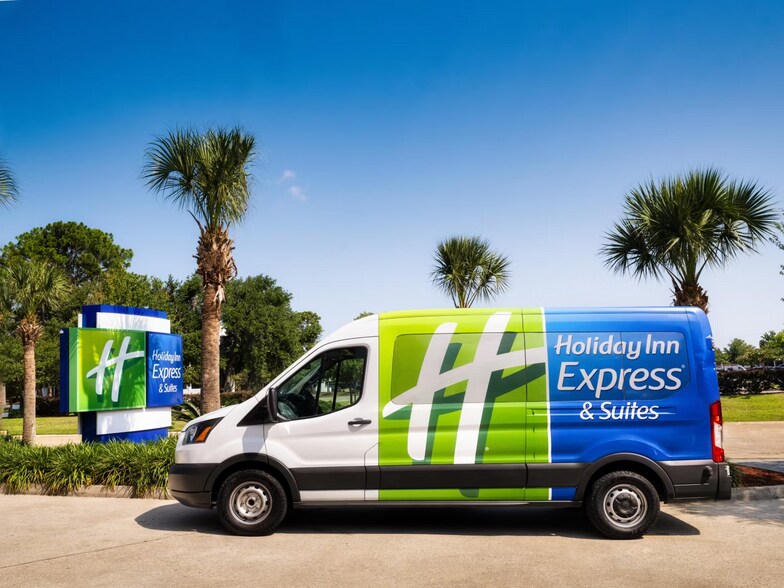 More Photos Of 110 James Dr E, Saint Rose Hotel For Sale