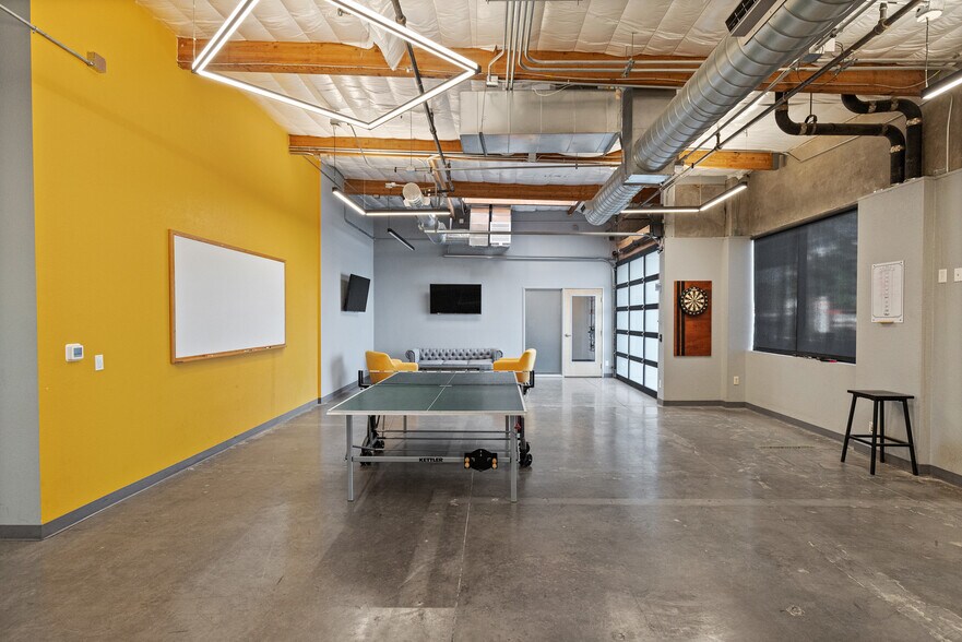 More Photos Of 2410 W Royal Palm Rd, Phoenix Light Manufacturing For Sale