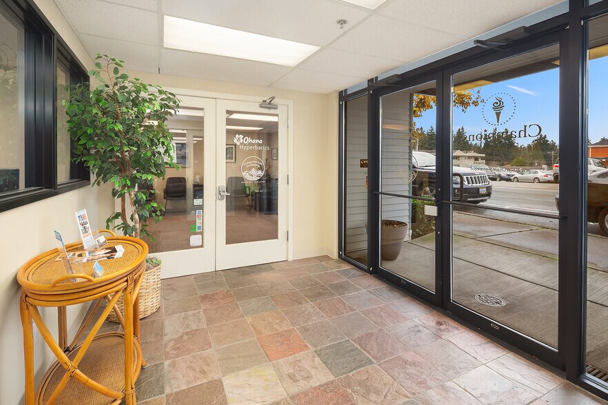 More Photos Of 504 Holly Dr, Edmonds Office For Sale