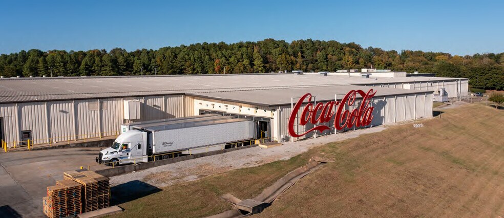 More Photos Of 4600 E Lake Blvd, Birmingham Warehouse For Sale