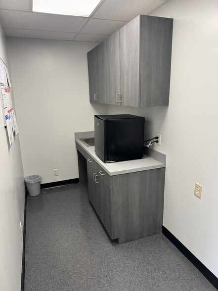 More Photos Of 4400-4420 W 12th St, Houston Warehouse For Lease