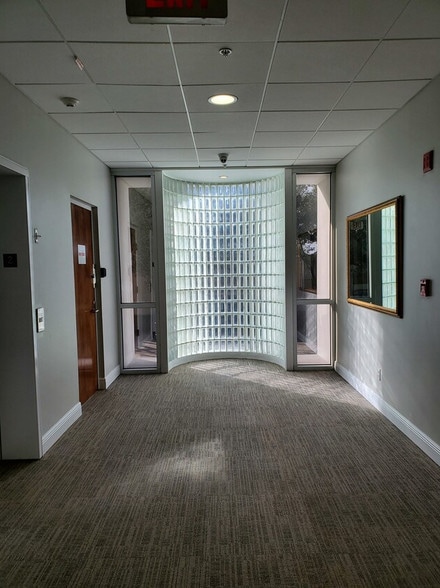 More Photos Of 3902 Henderson Blvd, Tampa Office For Lease