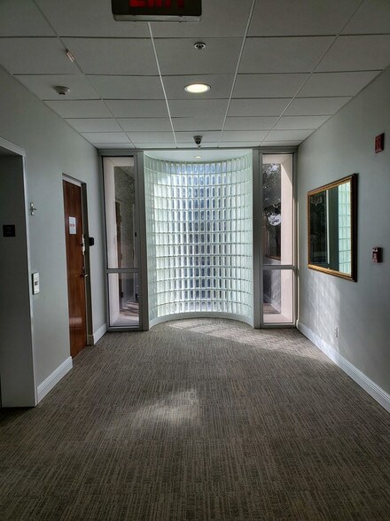 More Photos Of 3902 Henderson Blvd, Tampa Office For Lease