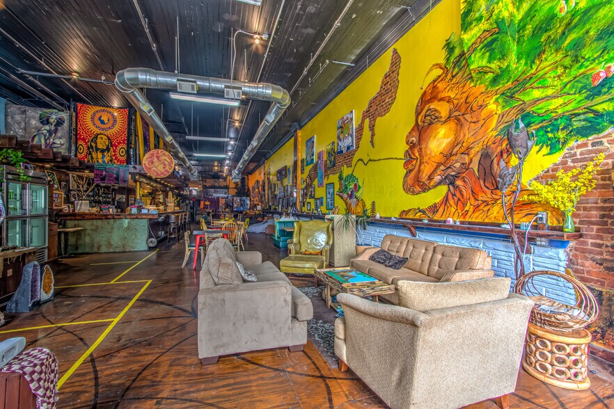 More Photos Of 305 8th St, Augusta Freestanding For Lease