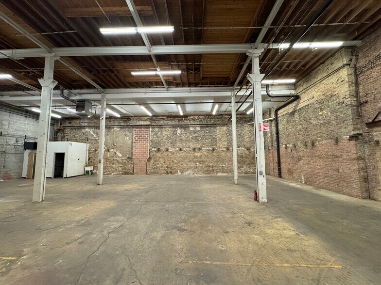 More Photos Of 415 N Aberdeen St, Chicago Loft Creative Space For Lease