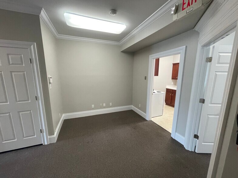 More Photos Of 2719 Graves Dr, Goldsboro Office For Lease