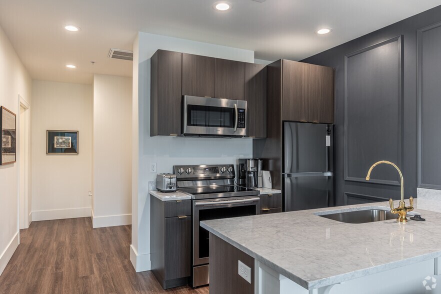 More Photos Of 1905 NW 23rd Ave, Portland Apartments For Lease