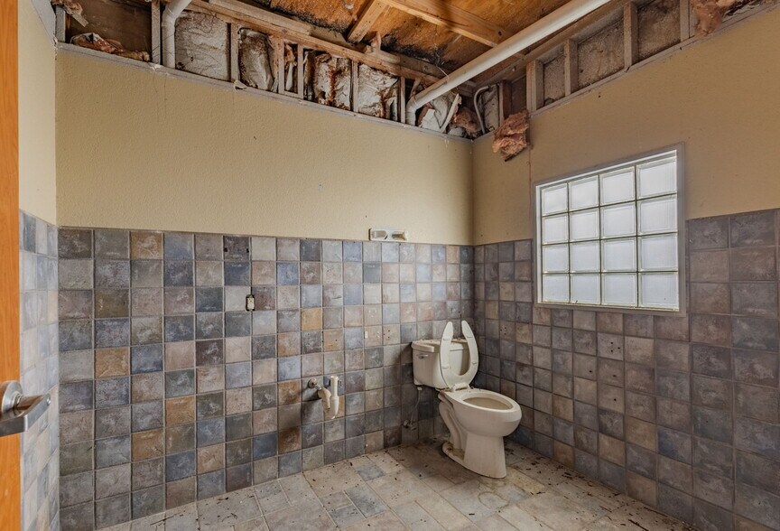 More Photos Of 2908 E Trinity Mills Rd, Carrollton Office For Lease