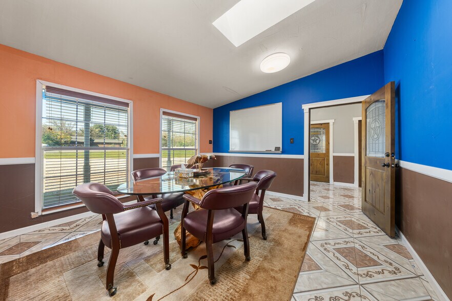 More Photos Of 3715 Bellmead Dr, Bellmead Office For Sale