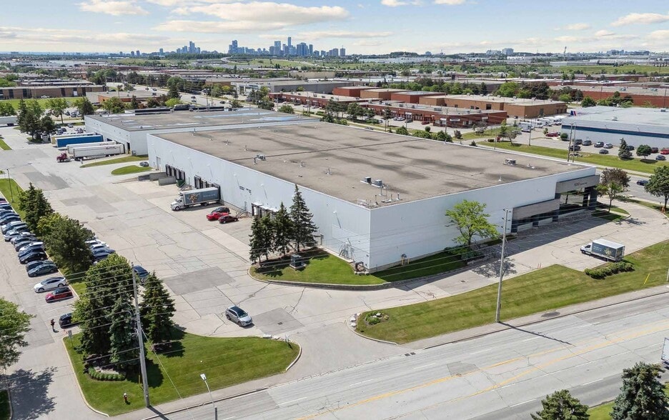More Photos Of 1030 Courtneypark Dr E, Mississauga Warehouse For Lease