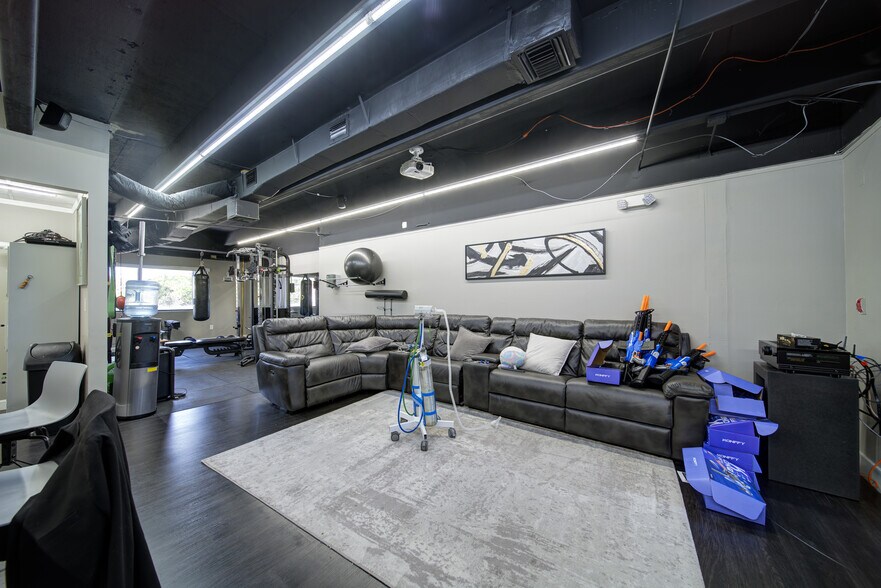 More Photos Of 2455 SW 27th Ave, Miami Medical For Lease