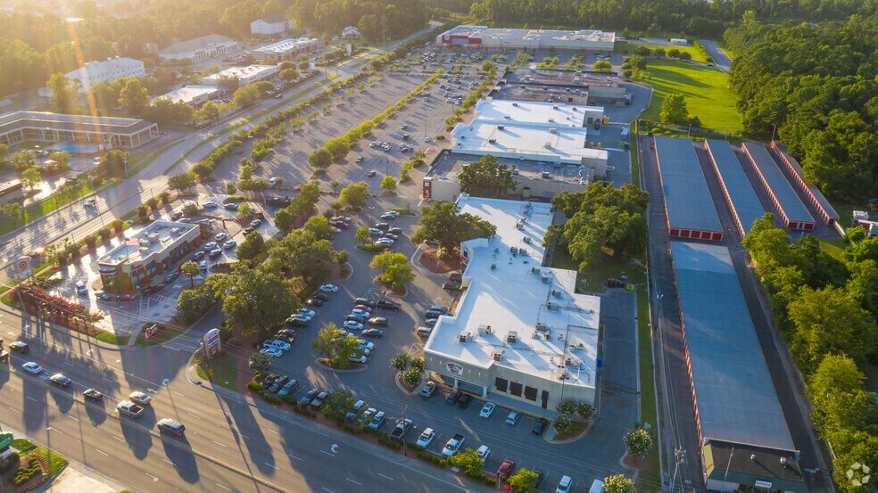 More Photos Of 4719 New Centre Dr, Wilmington General Retail For Lease