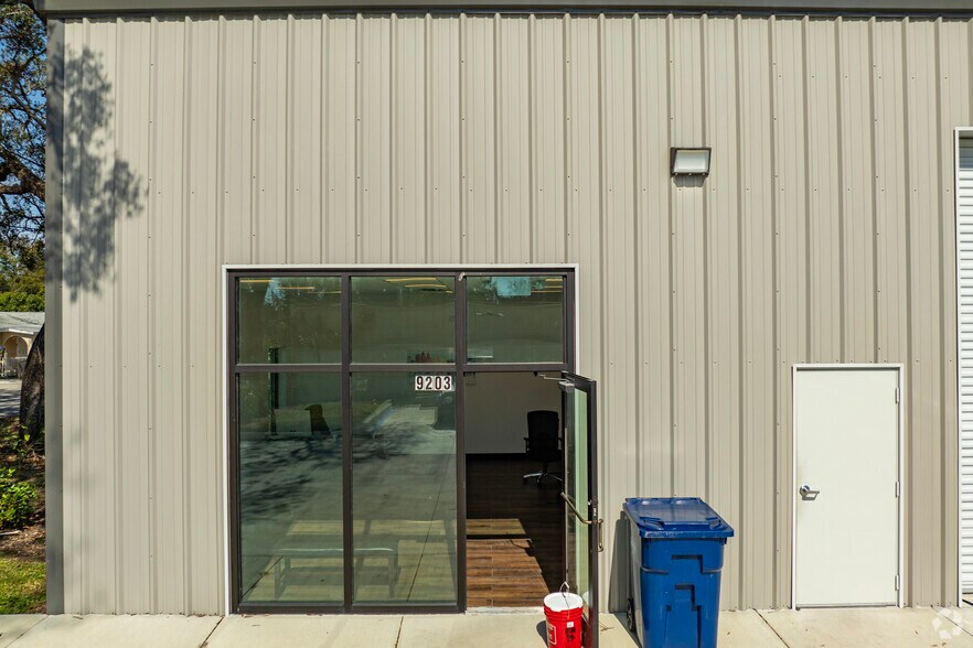 More Photos Of 9203 N 19th St, Tampa Light Distribution For Lease