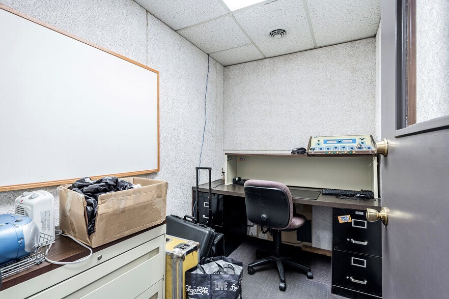 More Photos Of 641 Beach Ave, Stafford Airport For Sale