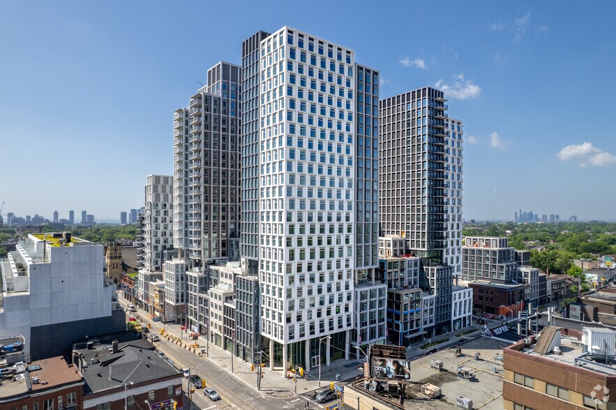 More Photos Of 748 Bathurst St, Toronto Office For Lease