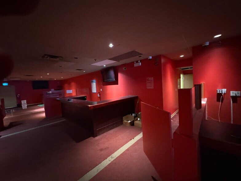 More Photos Of 1055 Boul Saint-Laurent, Montréal General Retail For Lease