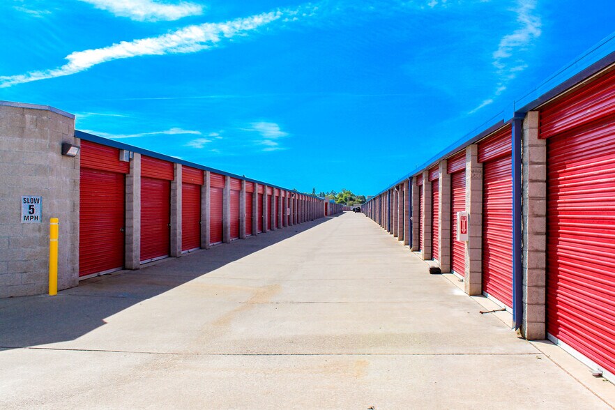 More Photos Of 998 Washington Blvd, Roseville Self Storage For Sale