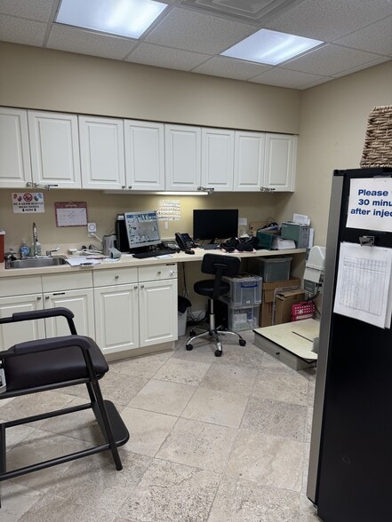 More Photos Of 300-322 NW Bethany Dr, Port Saint Lucie Coworking Space