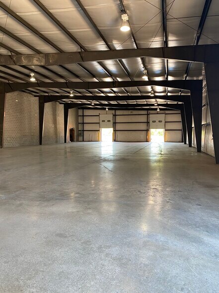 More Photos Of 2925 Wismann Ln, Quincy Service For Lease