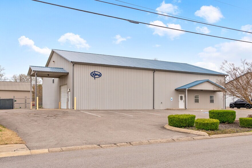 More Photos Of 1799 Alpine Dr, Clarksville Warehouse For Lease