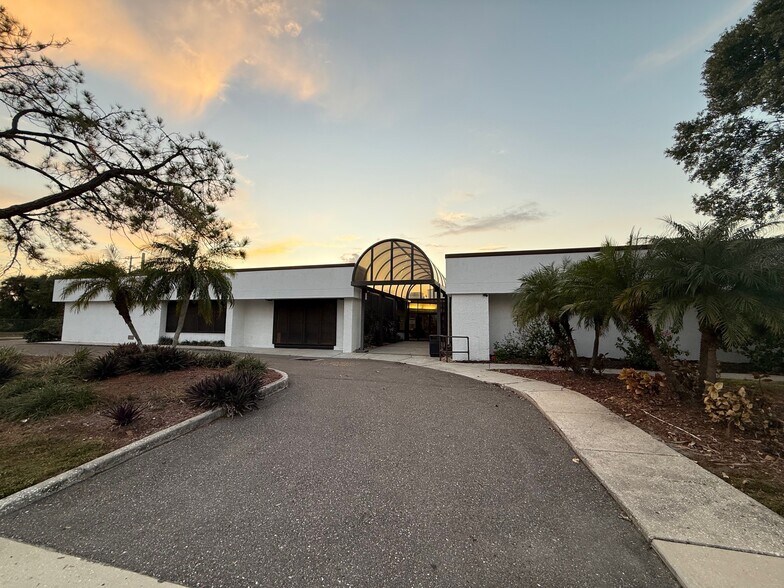 More Photos Of 4555 S Manhattan Ave, Tampa Hospital For Lease