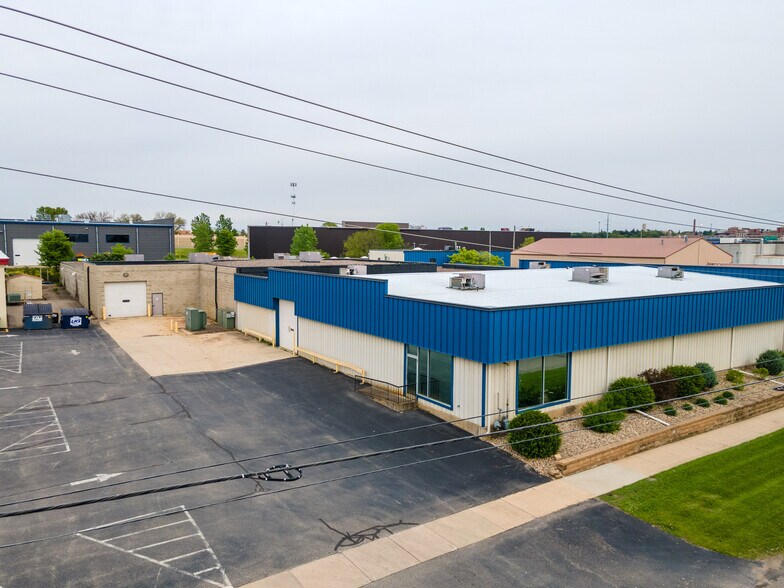 More Photos Of 1304 Valleyhigh Dr NW, Rochester Showroom For Sale