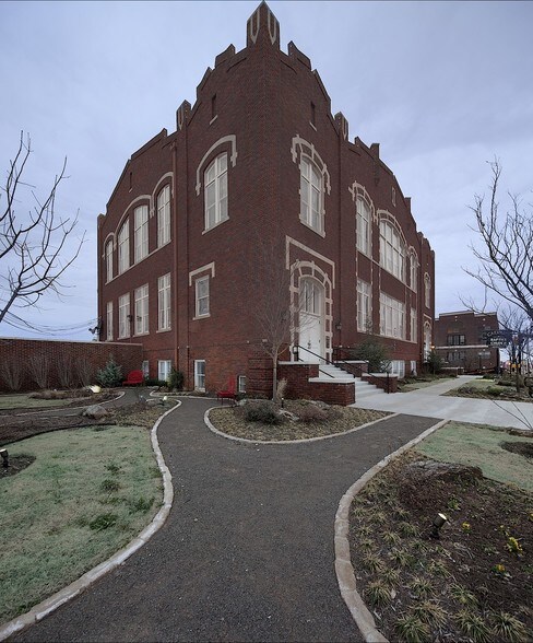 More Photos Of 300 N Walnut Ave, Oklahoma City Office For Sale