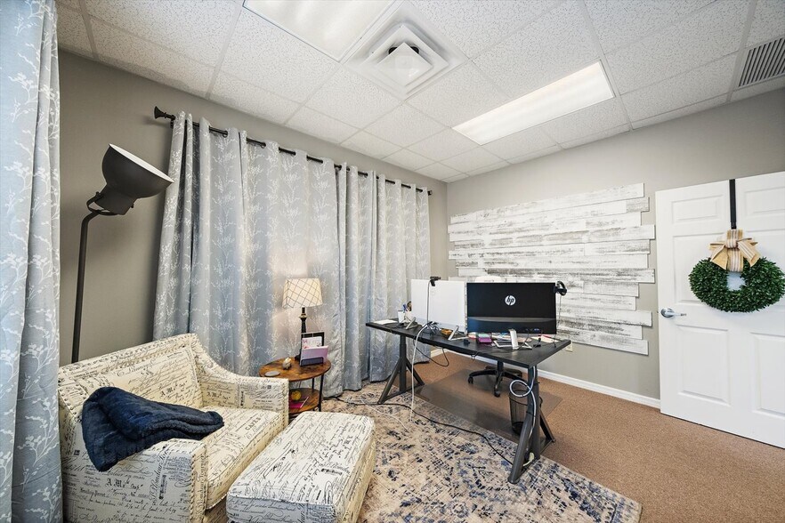 More Photos Of 202 N Rhodes Ave, Sarasota Office For Sale