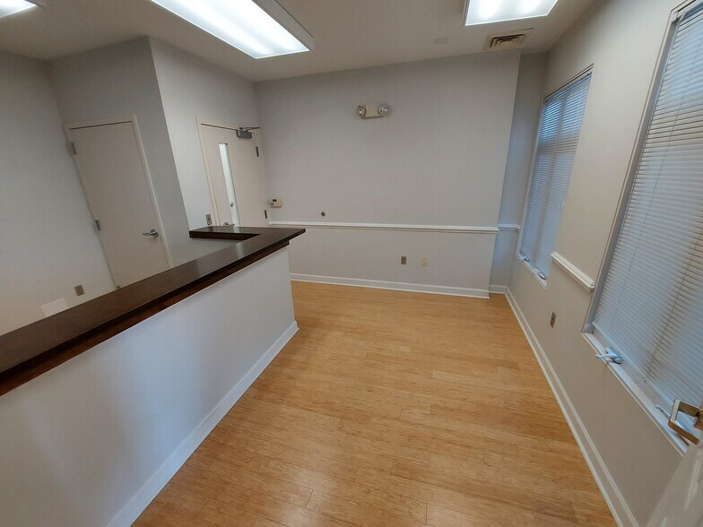 More Photos Of 5015 Southpark Dr, Durham Medical For Lease