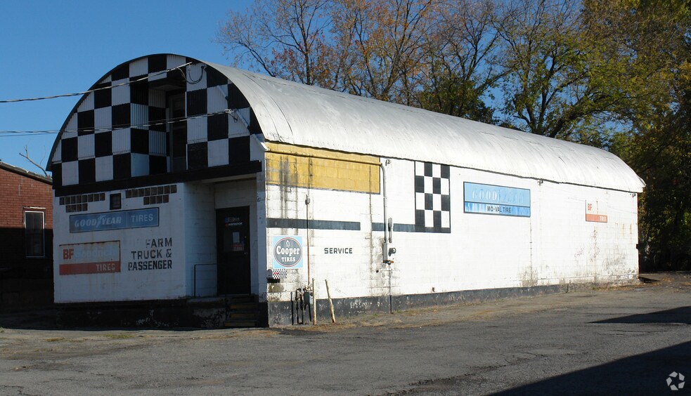 Primary Photo Of 175 W Main St, Amsterdam Auto Repair For Sale
