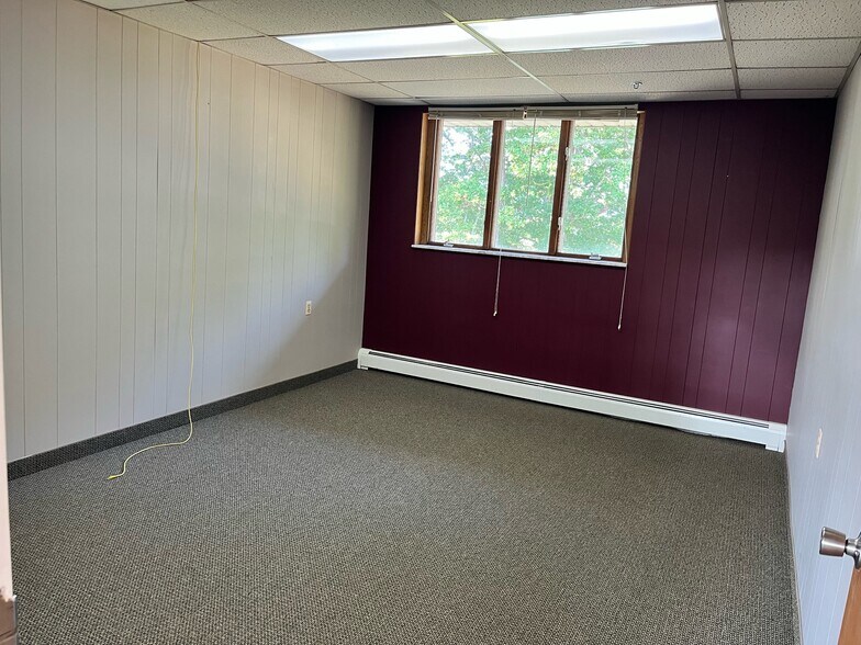 More Photos Of 400 Riverside Dr, Johnson City Specialty For Lease