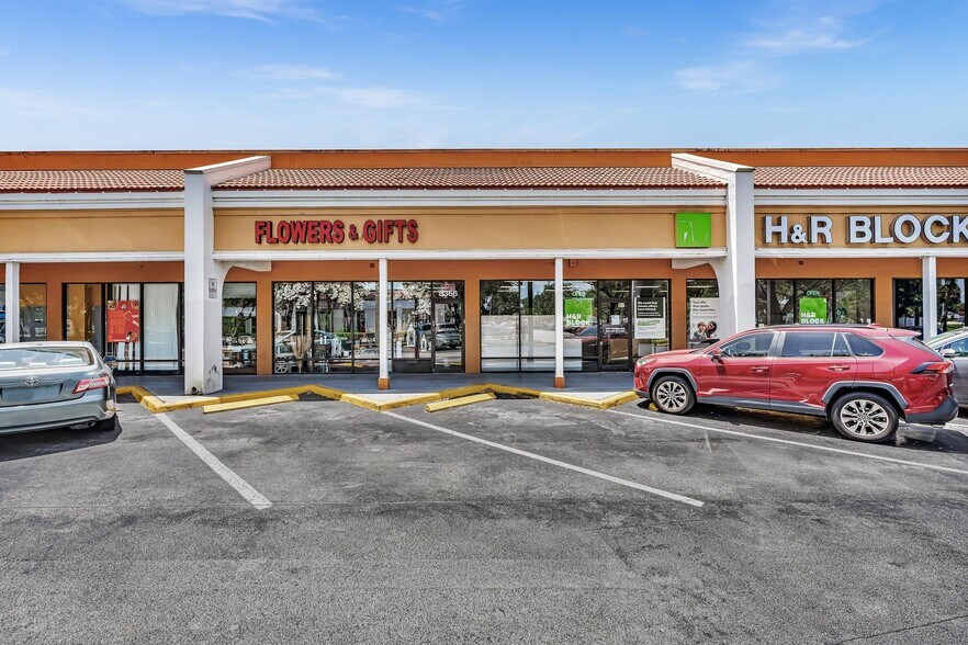 More Photos Of 8030-8384 N Pines Blvd, Pembroke Pines General Retail For Lease