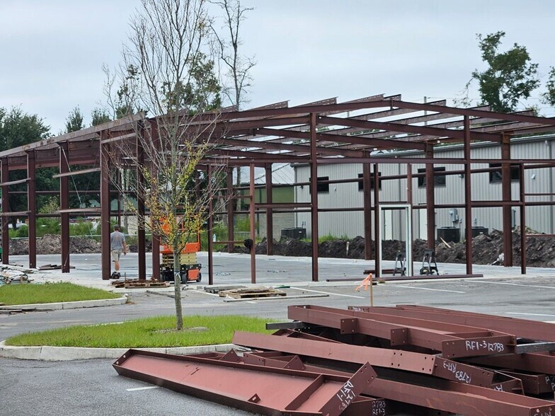 More Photos Of 169 College Dr, Orange Park Warehouse For Sale