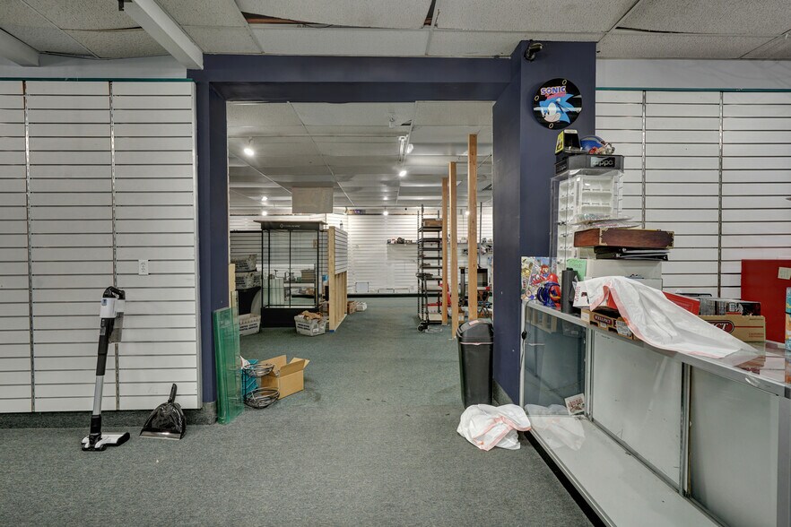 More Photos Of , Port Huron General Retail For Sale