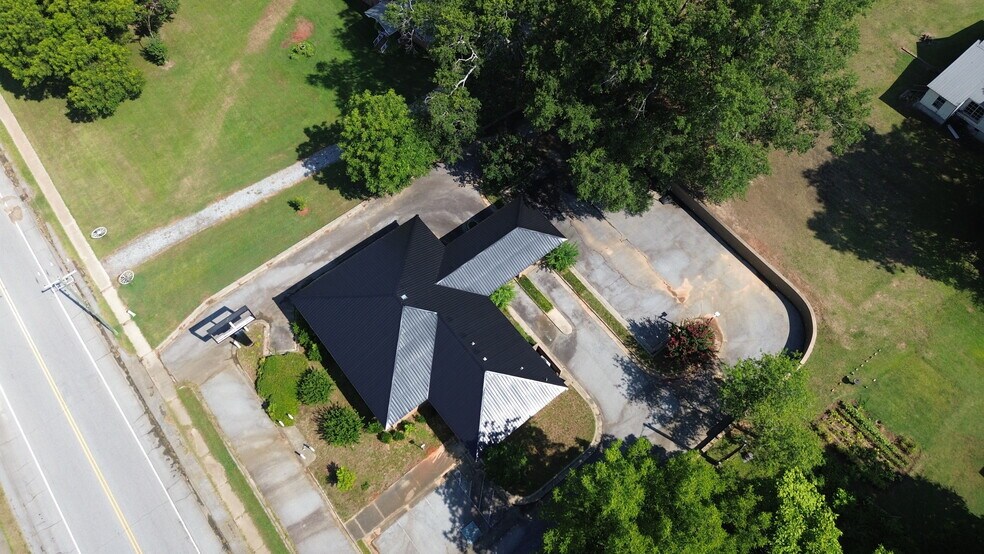 More Photos Of 253 E Savannah St, Calhoun Falls Freestanding For Sale